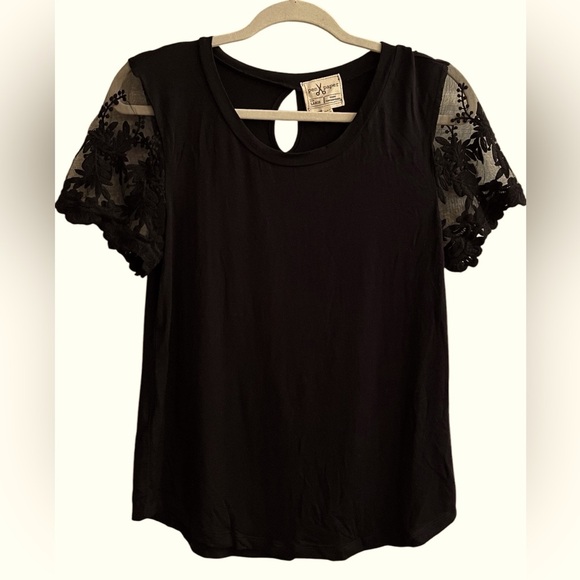 PEN & PAPER~ BLACK SHORTSLEEVED BLOUSE~LG - Picture 1 of 4